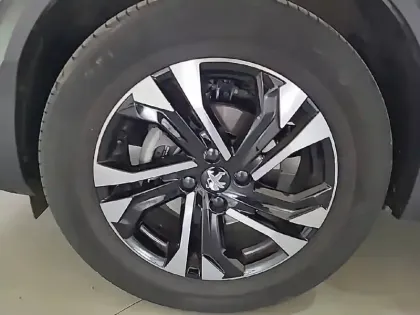 Photo 12 Peugeot 2008  PureTech 130 S&S BVM6