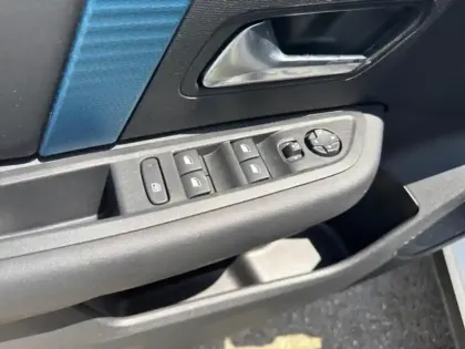 Photo 11 Citroën C4  Moteur électrique 136ch (100 kW) Shine Automatique