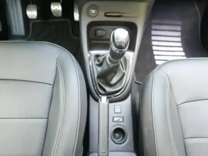 Photo 12 Renault Captur  1.3 TCe 150ch FAP Initiale Paris