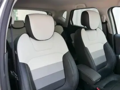 Photo 8 Renault Captur  1.3 TCe 150ch FAP Initiale Paris