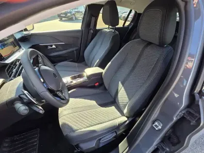 Photo 13 Peugeot 208  Hybrid 110 e-DCS6