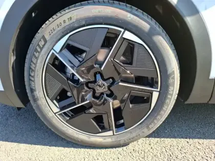 Photo 12 Peugeot 408  Electrique 58 kWh 210ch