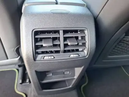 Photo 27 Peugeot 408  Electrique 58 kWh 210ch