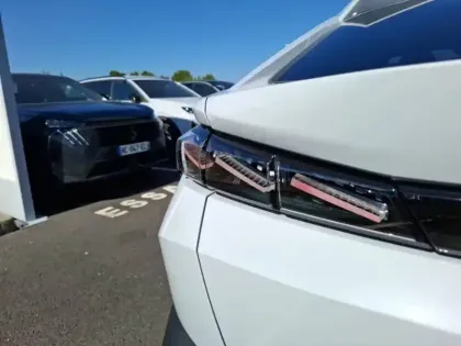 Photo 16 Peugeot 408  Electrique 58 kWh 210ch