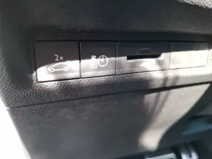 Photo 17 Peugeot 408  Electrique 58 kWh 210ch