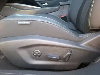 Photo 30 Peugeot 408  Electrique 58 kWh 210ch