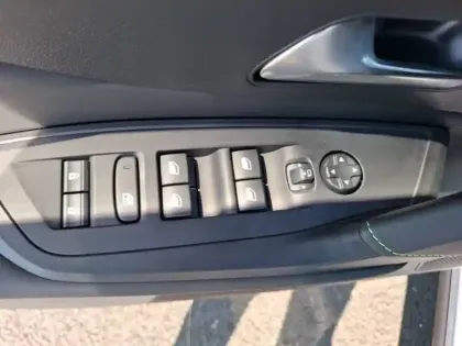 Photo 14 Peugeot 408  Electrique 58 kWh 210ch