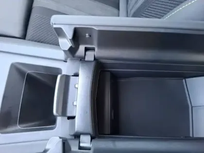 Photo 36 Peugeot 408  Electrique 58 kWh 210ch