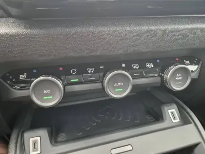 Photo 14 Citroën C4 e- 136 ch Automatique