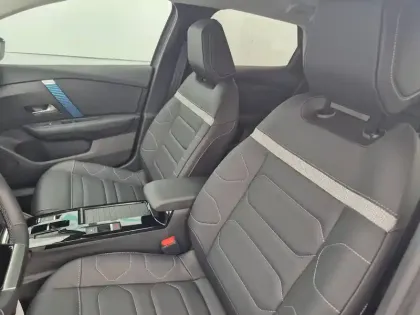 Photo 8 Citroën C4 e- 136 ch Automatique