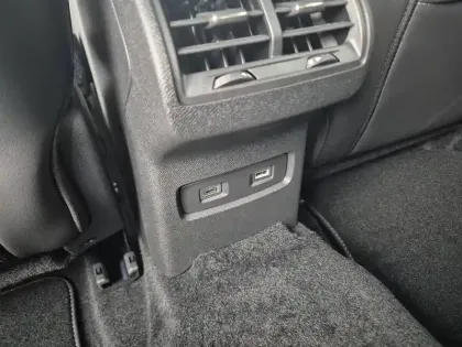 Photo 21 Citroën C4 e- 136 ch Automatique