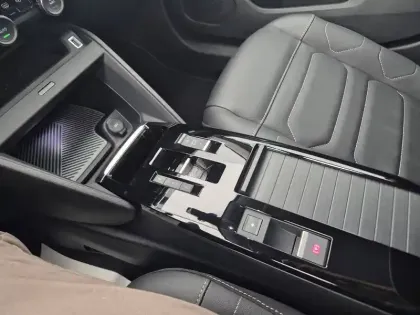 Photo 12 Citroën C4 e- 136 ch Automatique