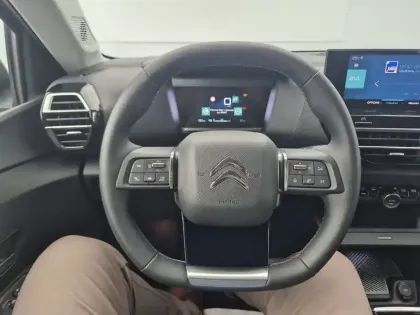 Photo 15 Citroën C4 e- 136 ch Automatique