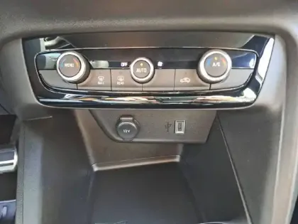 Photo 19 Opel Corsa  Electrique 136 ch & Batterie 50 kWh