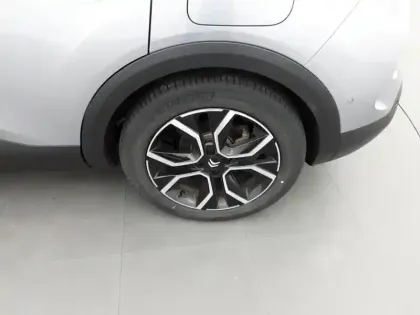 Photo 3 Citroën C4 e- 136 ch Automatique