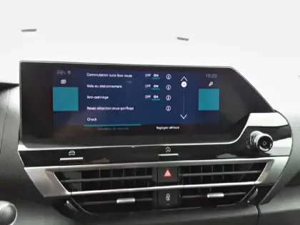 Photo 19 Citroën C4 e- 136 ch Automatique