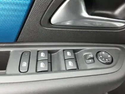 Photo 17 Citroën C4 e- 136 ch Automatique