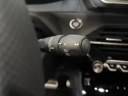 Photo 38 Peugeot 208  Electrique 51 kWh 156ch