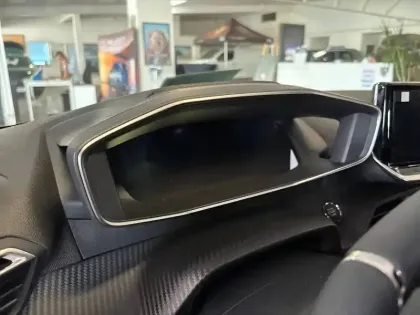 Photo 29 Peugeot 208  Electrique 51 kWh 156ch