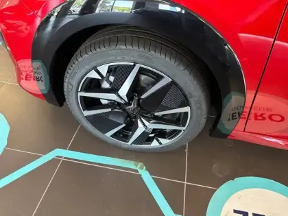 Photo 32 Peugeot 208  Electrique 51 kWh 156ch