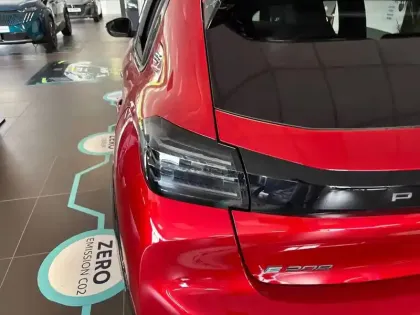 Photo 36 Peugeot 208  Electrique 51 kWh 156ch