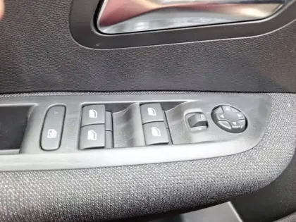 Photo 42 Peugeot 208  Electrique 50 kWh 136ch