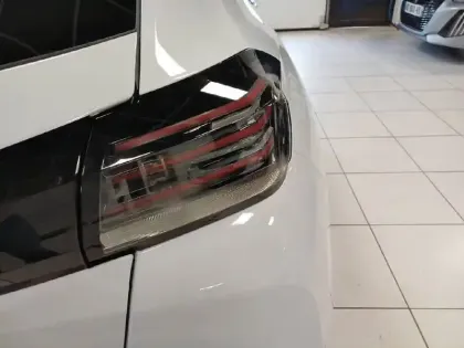 Photo 16 Peugeot 208  Hybrid 110 e-DCS6