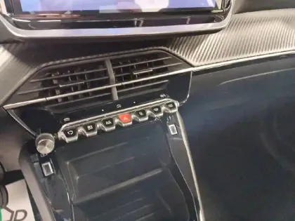 Photo 17 Peugeot 208  Hybrid 110 e-DCS6