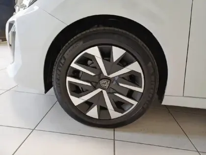 Photo 32 Peugeot 208  Hybrid 110 e-DCS6