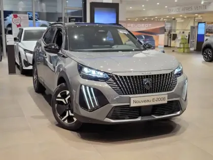 Photo 1 Peugeot 2008  Electrique 54 kWh 156 ch