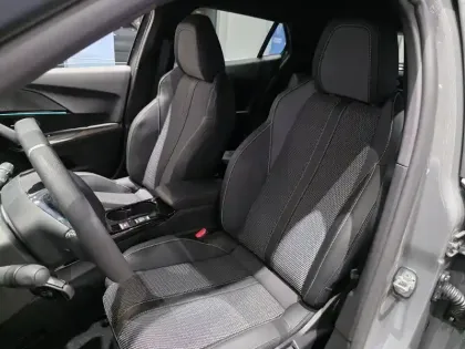 Photo 7 Peugeot 2008  Electrique 54 kWh 156 ch