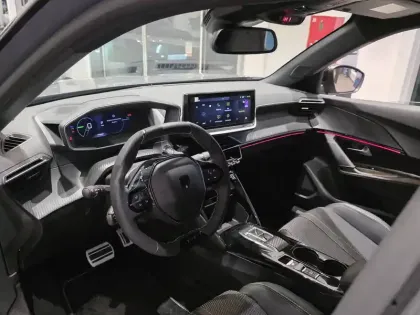 Photo 4 Peugeot 2008  Electrique 54 kWh 156 ch