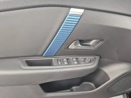 Photo 48 Citroën C4 e- X 136 ch Automatique