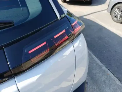 Photo 36 Peugeot 2008  Hybrid 145 e-DCS6