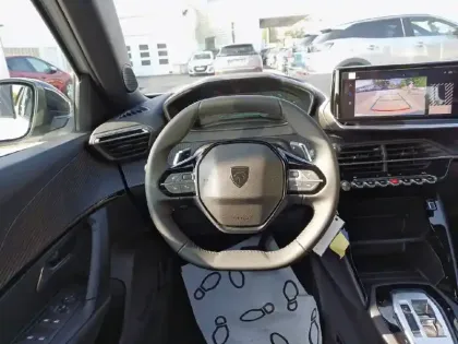 Photo 28 Peugeot 2008  Hybrid 145 e-DCS6