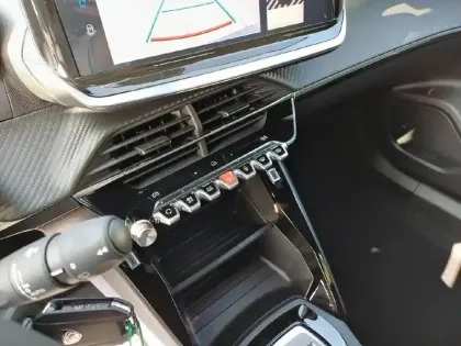 Photo 39 Peugeot 2008  Hybrid 145 e-DCS6