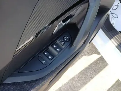 Photo 37 Peugeot 2008  Hybrid 145 e-DCS6