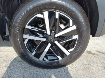 Photo 32 Peugeot 2008  Hybrid 145 e-DCS6