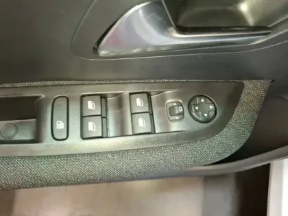 Photo 37 Peugeot 208  100 S&S BVM6