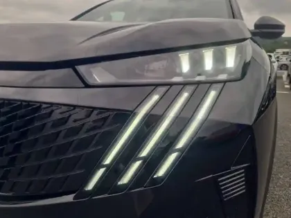 Photo 43 Peugeot 3008  Plug-in Hybrid 195 e-DCS7