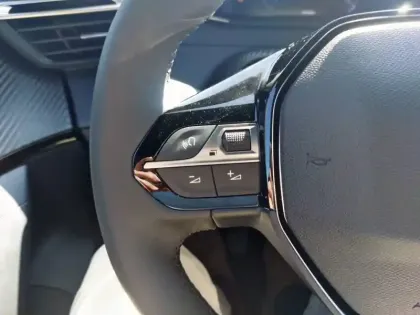 Photo 46 Peugeot 2008  100 S&S BVM6