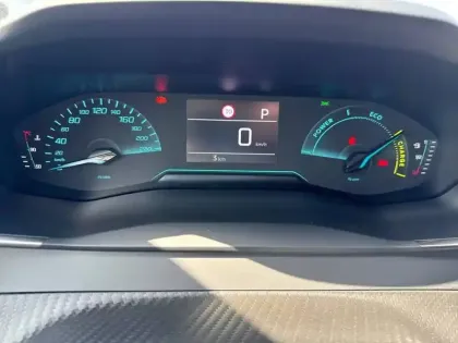 Photo 29 Peugeot 2008  Hybrid 145 e-DCS6