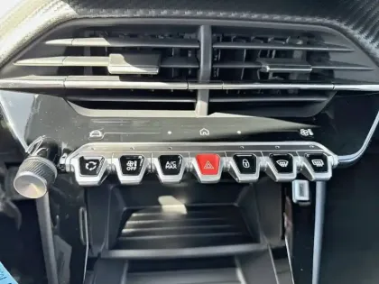 Photo 38 Peugeot 2008  Hybrid 145 e-DCS6