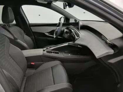 Photo 6 Peugeot 3008 Hybrid 136 e-DCS6 Allure