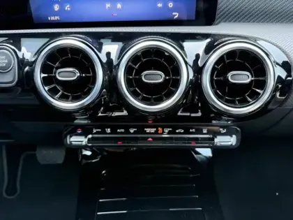 Photo 11 Mercedes Classe A 250 e Hybrid EQ Progressive Line