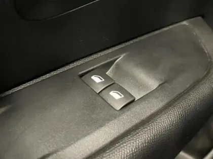 Photo 9 Peugeot 208 Gén. II Ph1 NG Like 5