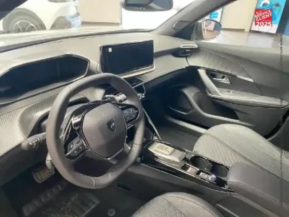 Photo 14 Peugeot 2008  1.2 Hybrid 145ch Allure e-DCS6