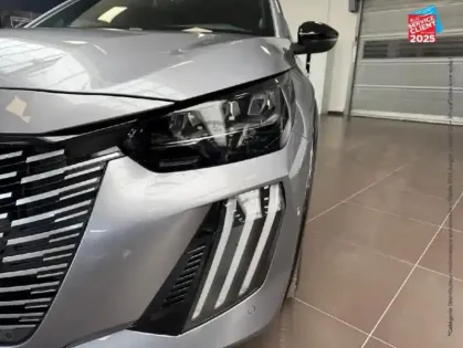 Photo 12 Peugeot 208  1.2 Hybrid 110ch GT e-DCS6