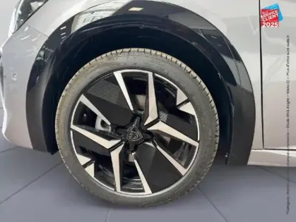 Photo 9 Peugeot 208  1.2 Hybrid 110ch GT e-DCS6