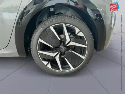 Photo 9 Peugeot 208  1.2 Hybrid 136ch GT e-DCS6